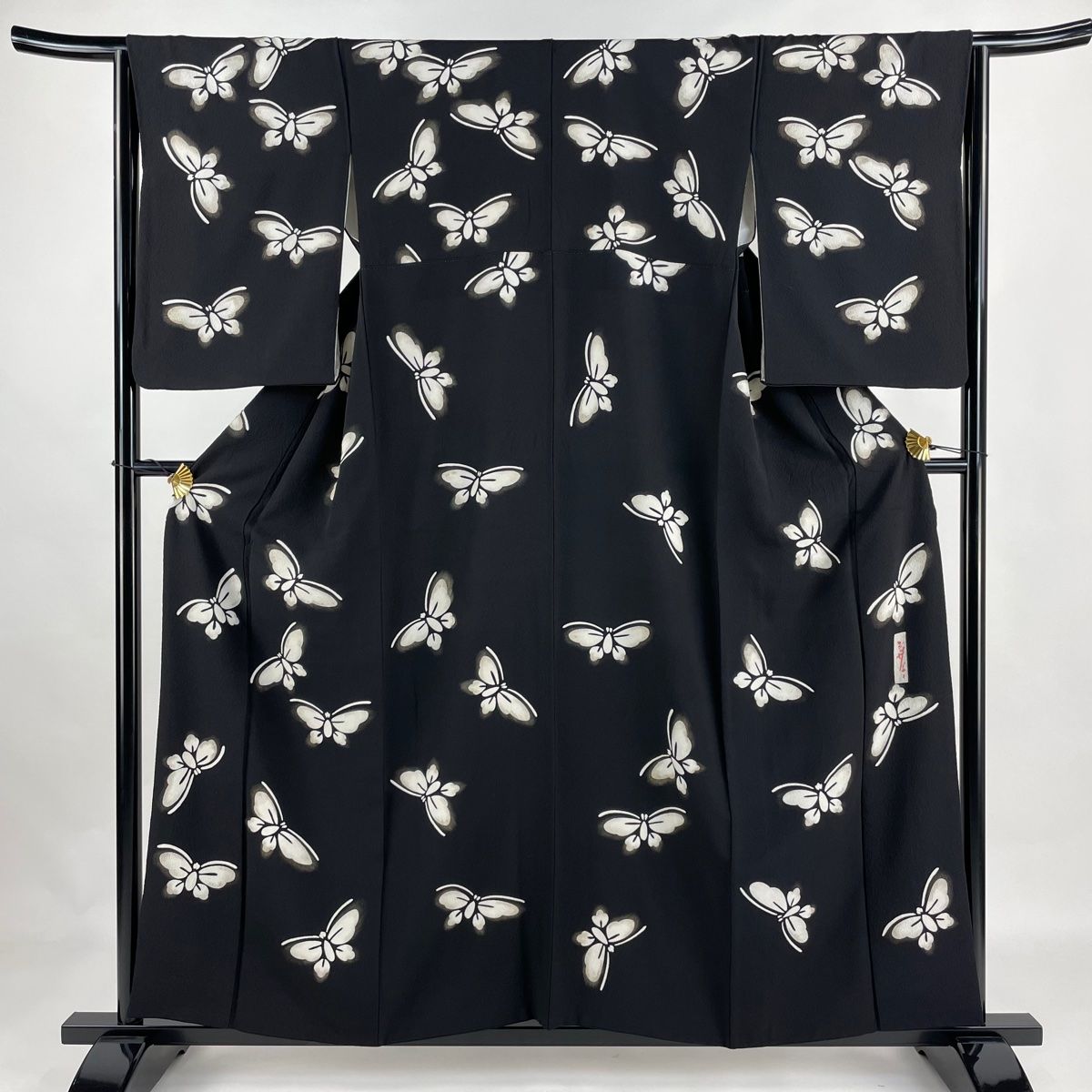 付下げ 身丈157cm 裄丈64cm M 袷 辻村ジュサブロー 落款 蝶 金彩 黒  