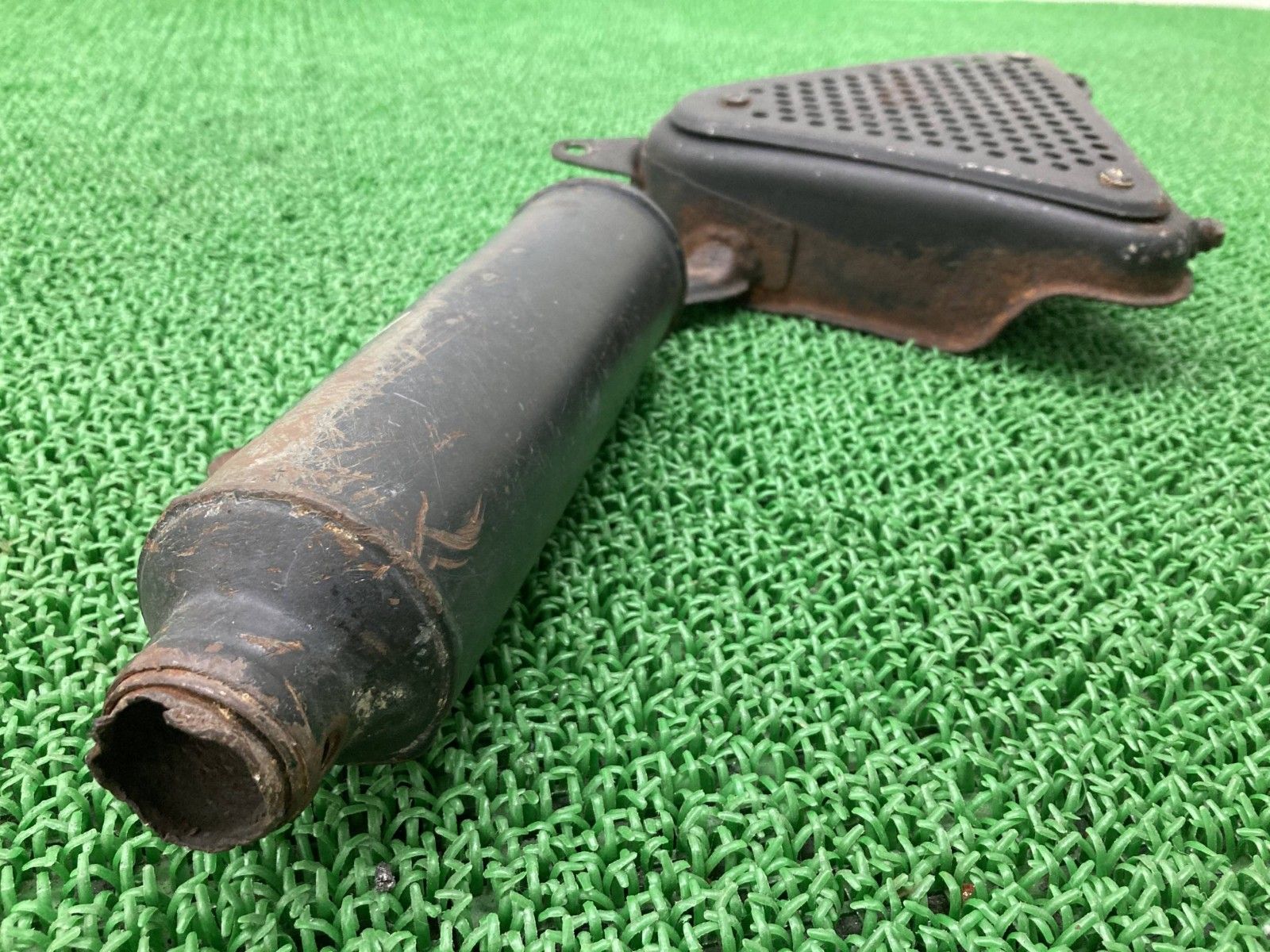 イーハトーブ サイレンサーマフラー KB2 ホンダ 純正 バイク 部品 JD03 修復素材やカスタム素材に 品薄 品 Bz