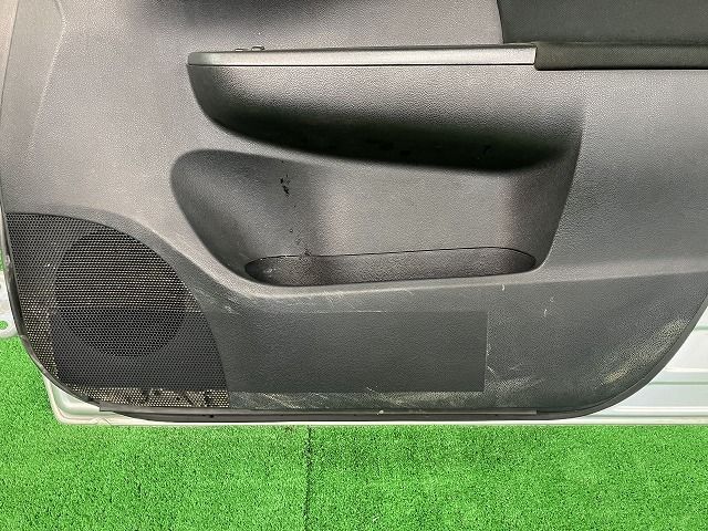 ラクティス NCP125 右フロントドア G 4WD アサヒ M2H3U 67001-52490  