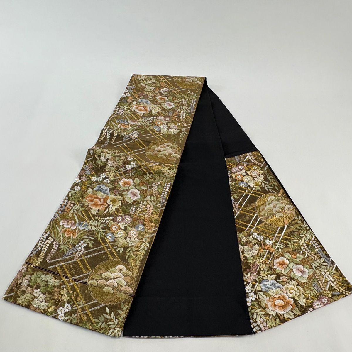 袋帯 逸品 雪輪 草花 刺繍 金銀糸 金色 六通 正絹 【中古