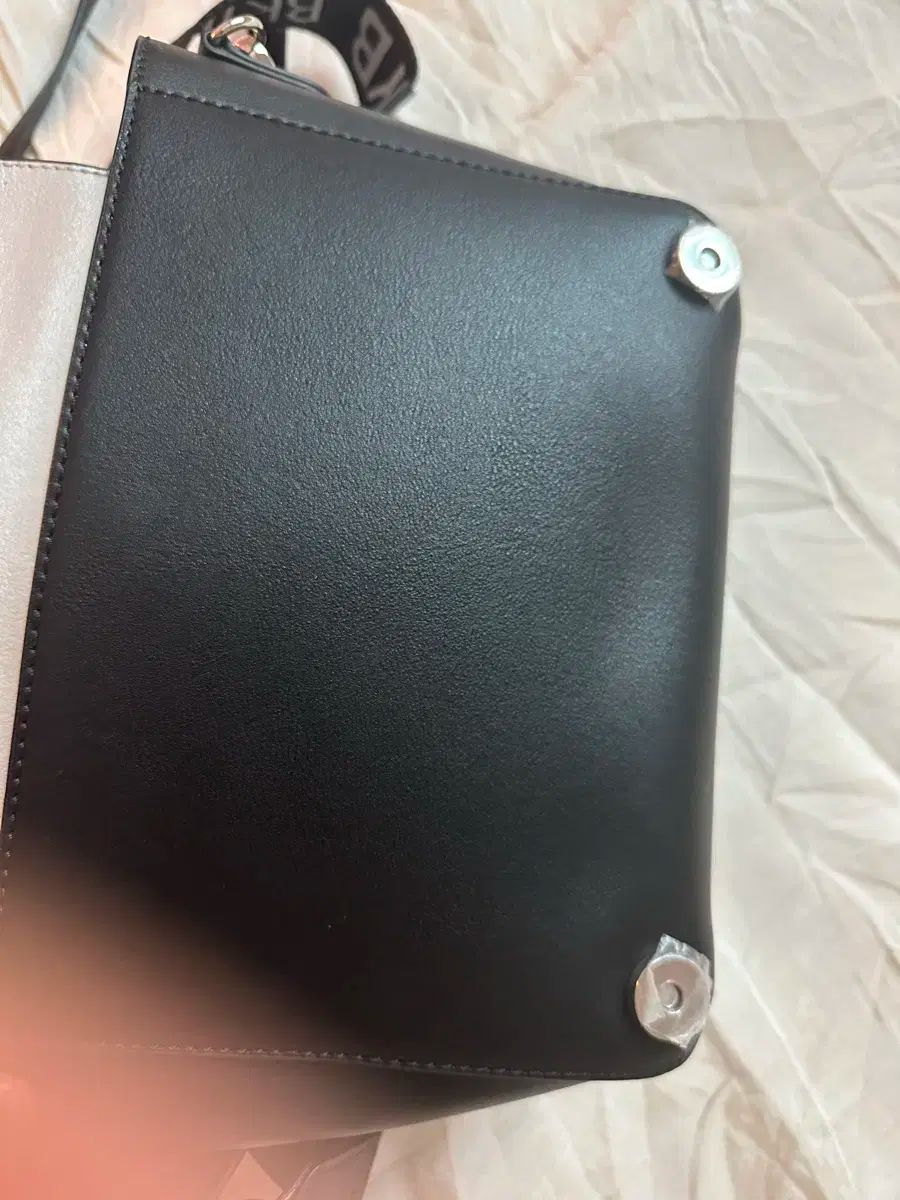 クリスチャン オール ブラック クロスバック DECORATOM_COM_BR