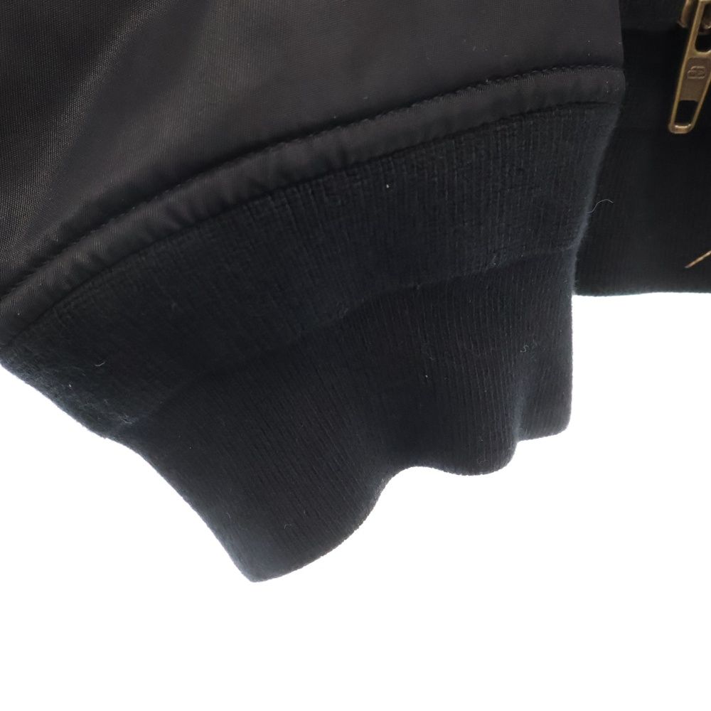 ブラック