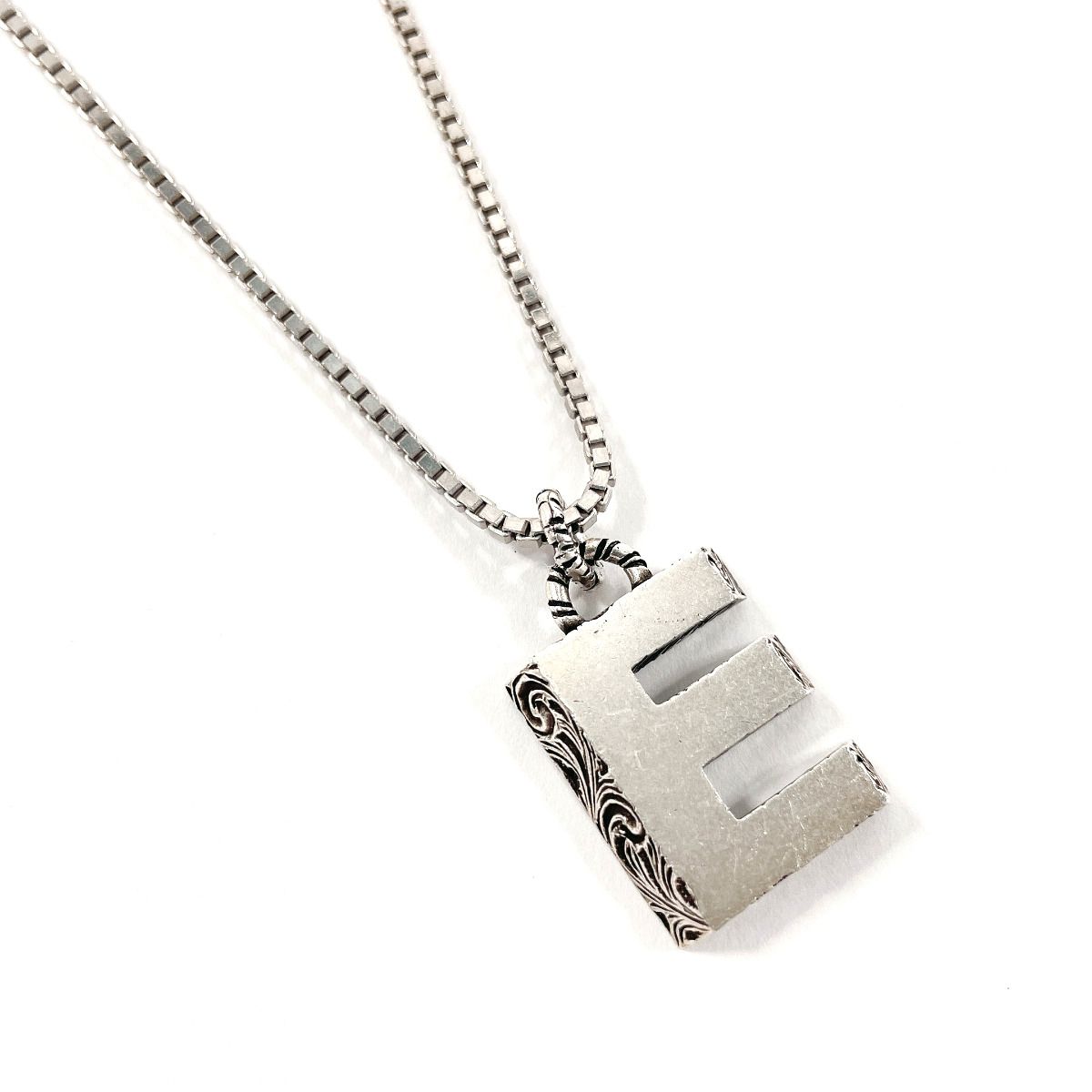 未使用 GUCCI グッチ ネックレス Xイニシャル - メルカリ