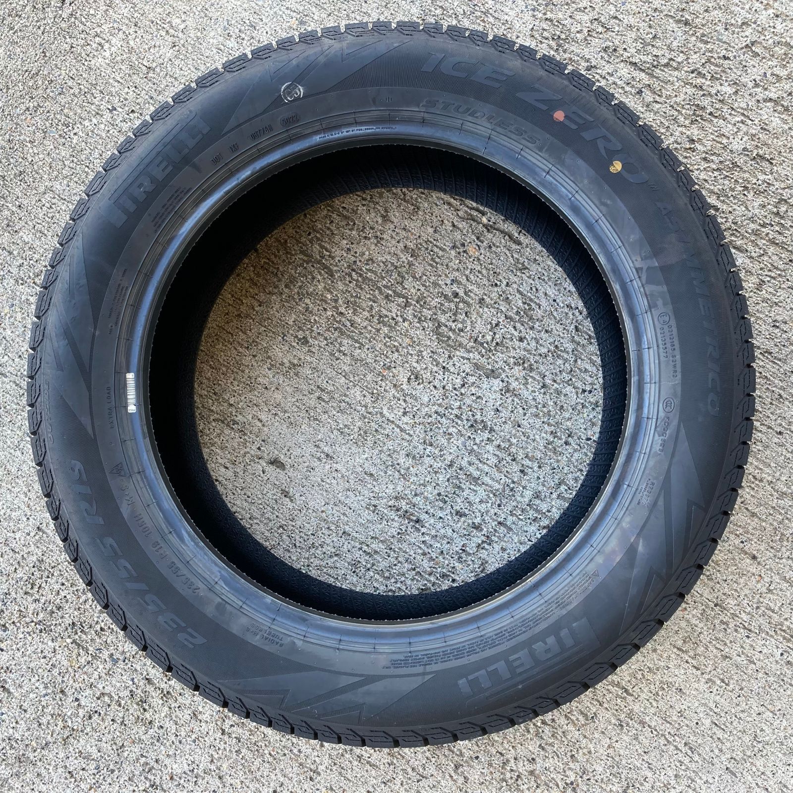 新品 ピレリ アイスゼロアシンメトリコ 235/55R19 スタッドレスタイヤ 