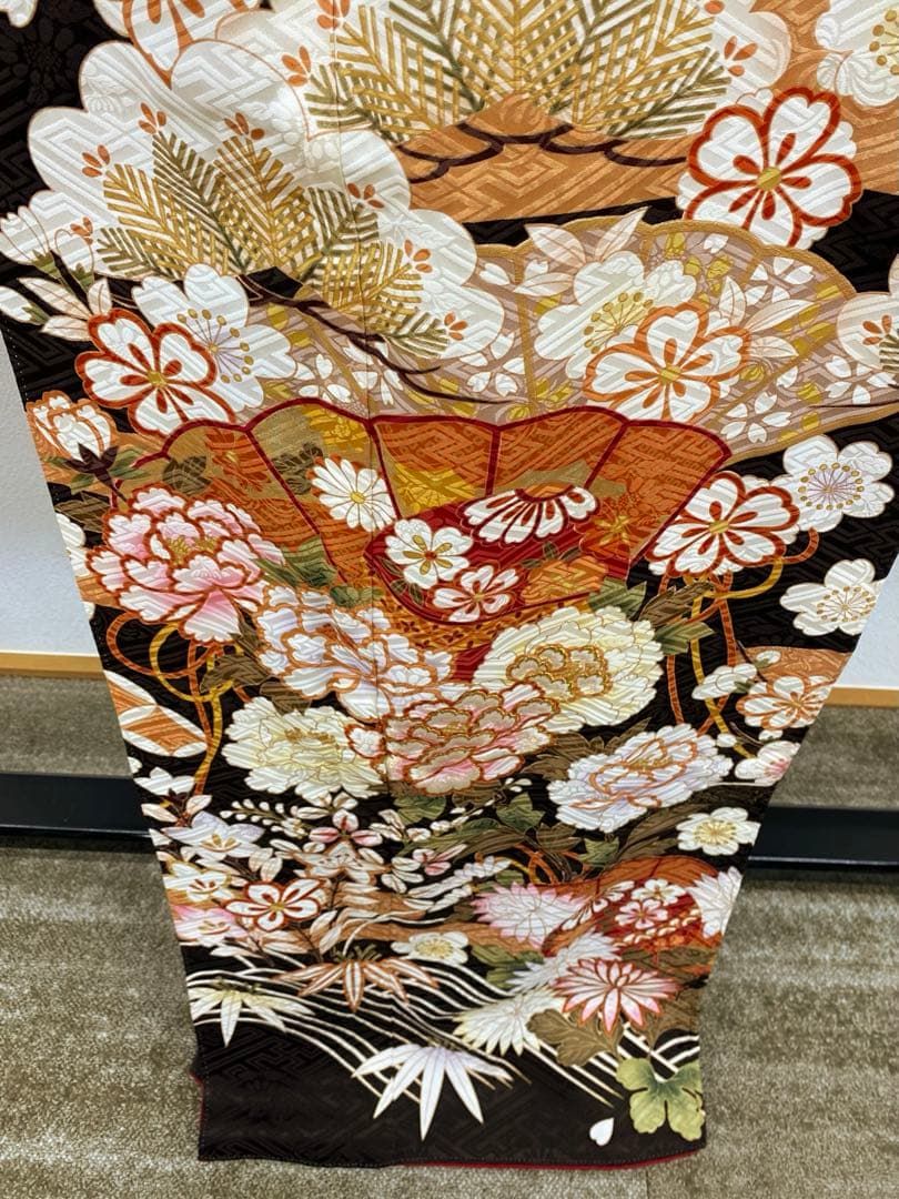 振袖 豪華 刺繍 金彩 紋意匠 身丈164cm 撥水加工済 MO2929 - メルカリ