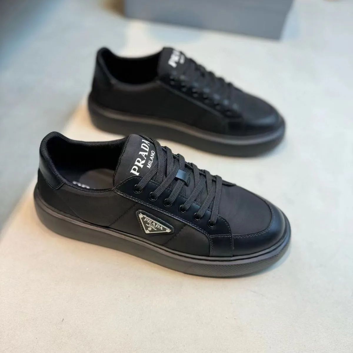 新品未使用 人気新品 PRADA プラダ スニーカー 定番 - メルカリ 