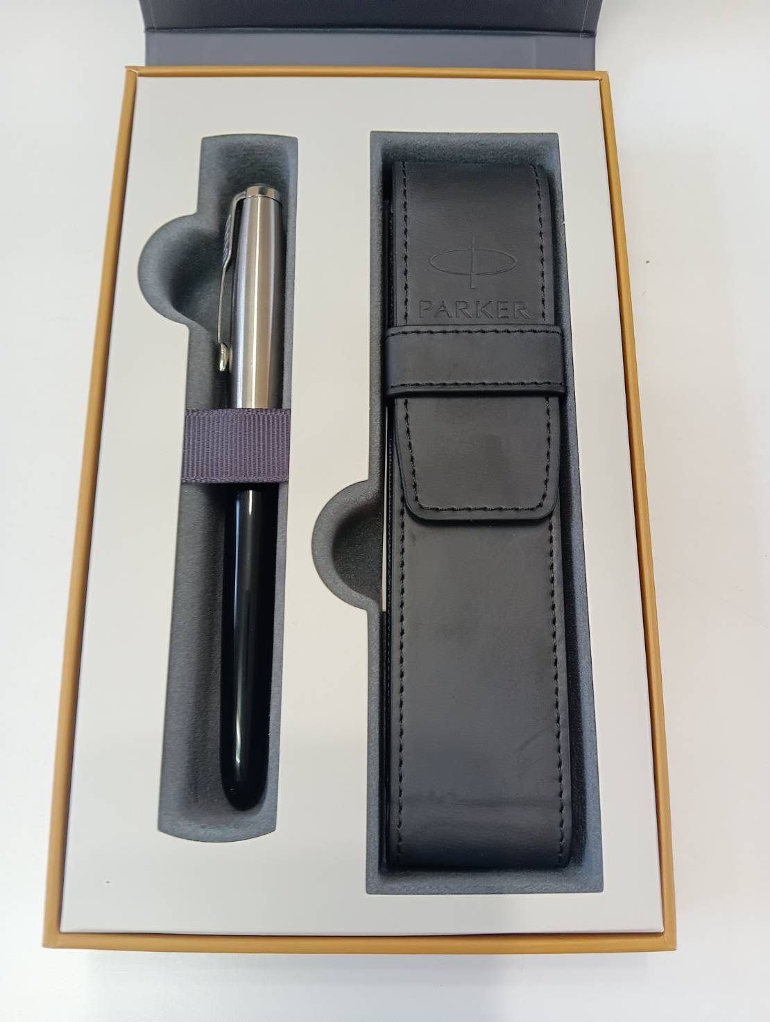 Parkerパーカー 万年筆 ギフトセット ペン 文房具 筆記用具 箱 レザーケース付き 現状品