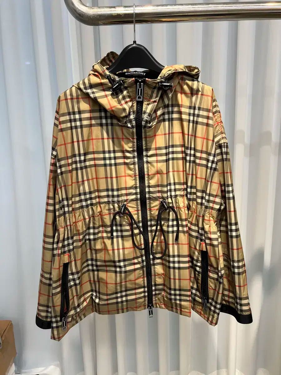 36 ) BURBERRY(バーバリー ) ロゴテープ シャーリング フード