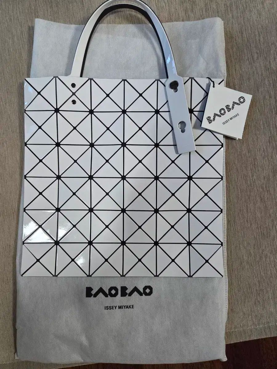 正規品 BAO BAO ISSEY MIYAKE バオバオイッセイミヤケ ルーセント トートバッグ 白