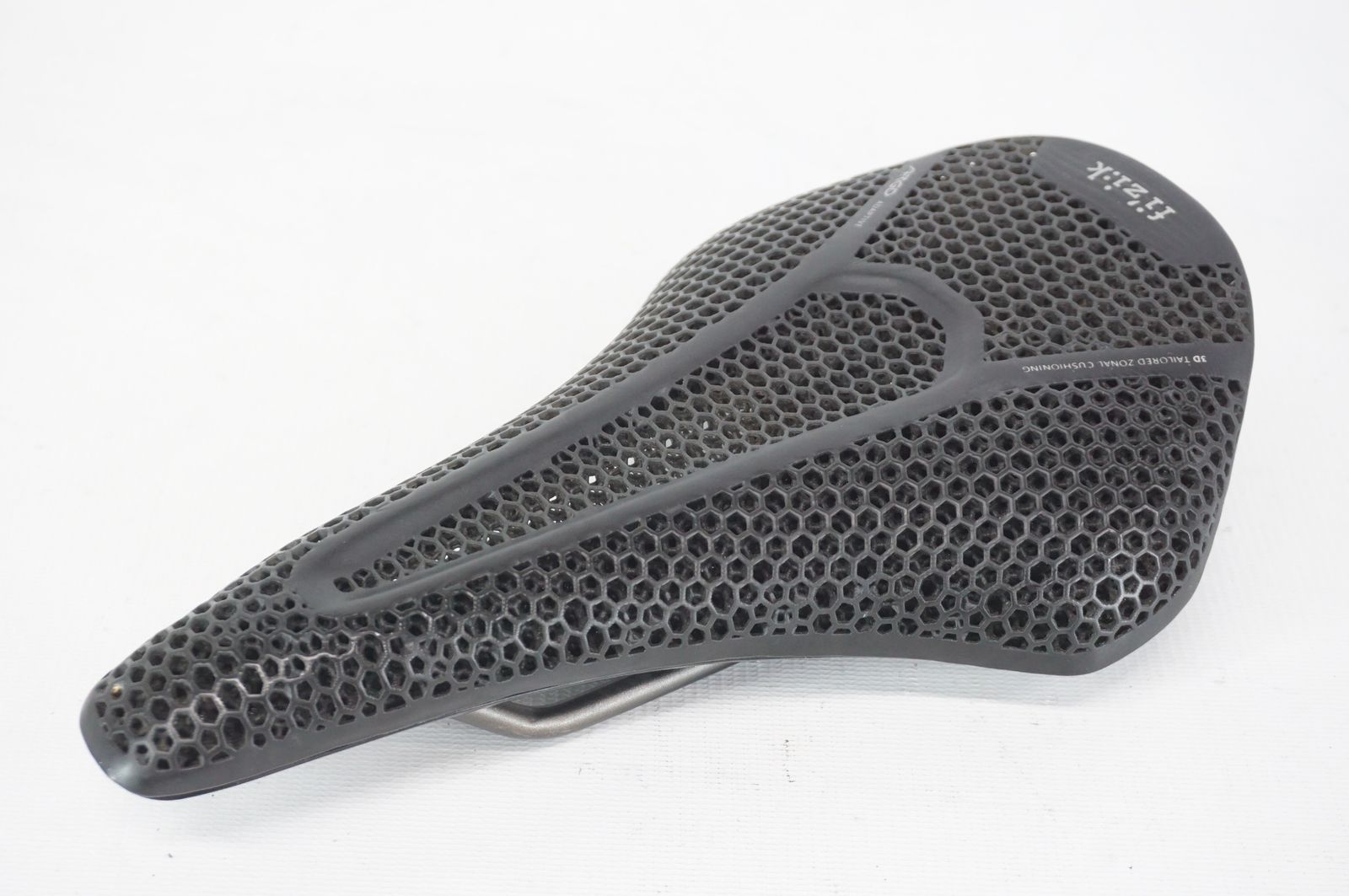 FIZIK フィジーク VENTO ARGO R3 ADAPTIVE サドル | バイチャリ阪急塚口店