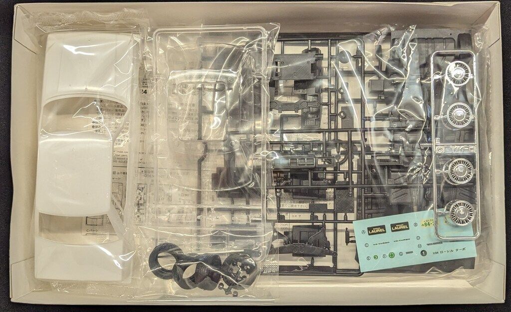 有井85 LAUREL V6 TURBO 1/24 プラモデル 85 ローレル V6ターボ