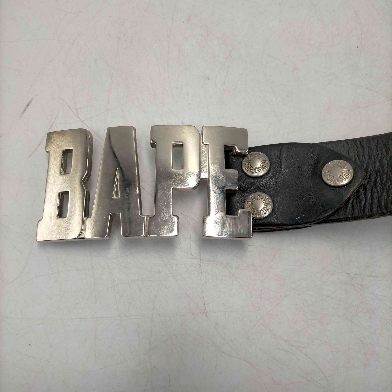 【 A BATHING APE 】BAPEロゴ ベルトバックル アベイシングエイプ A BATHING APE BAPE ロゴ バックル 本革