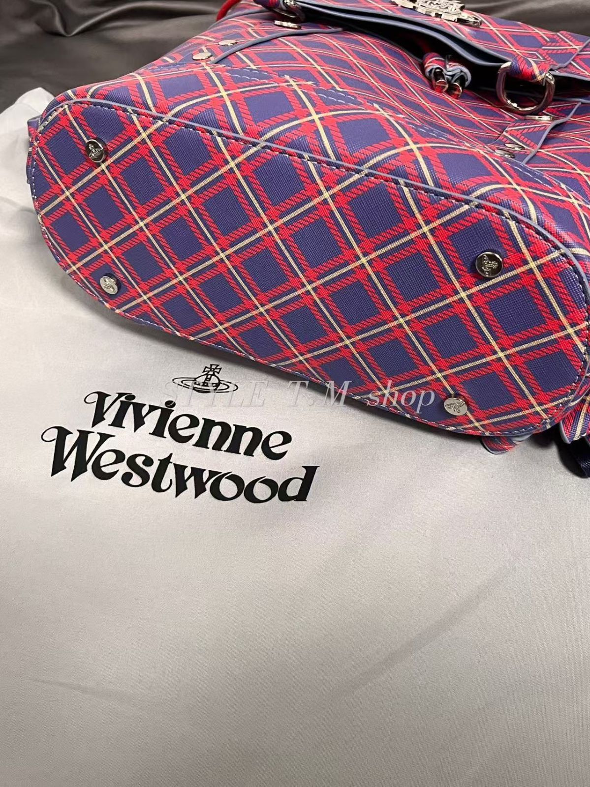 Vivienne Westwoodチェック柄フラップリュック Vivienne Westwoodチェック柄フラップリュック - メルカリ