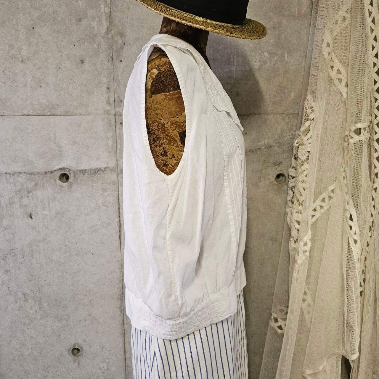 Euro vintage(ヨーロッパヴィンテージ) 70's~embroidered big collar V-neck sleeveless white cotton blouse 大きな刺繍襟のホワイトコットンブラウス ベスト Euro vintage(ヨーロッパヴィンテージ) 70's~embroidered big