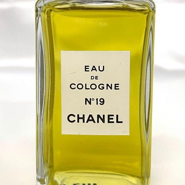 シャネル 香水 NO19 オーデコロン 開封済み 中古 CHANEL - メルカリ