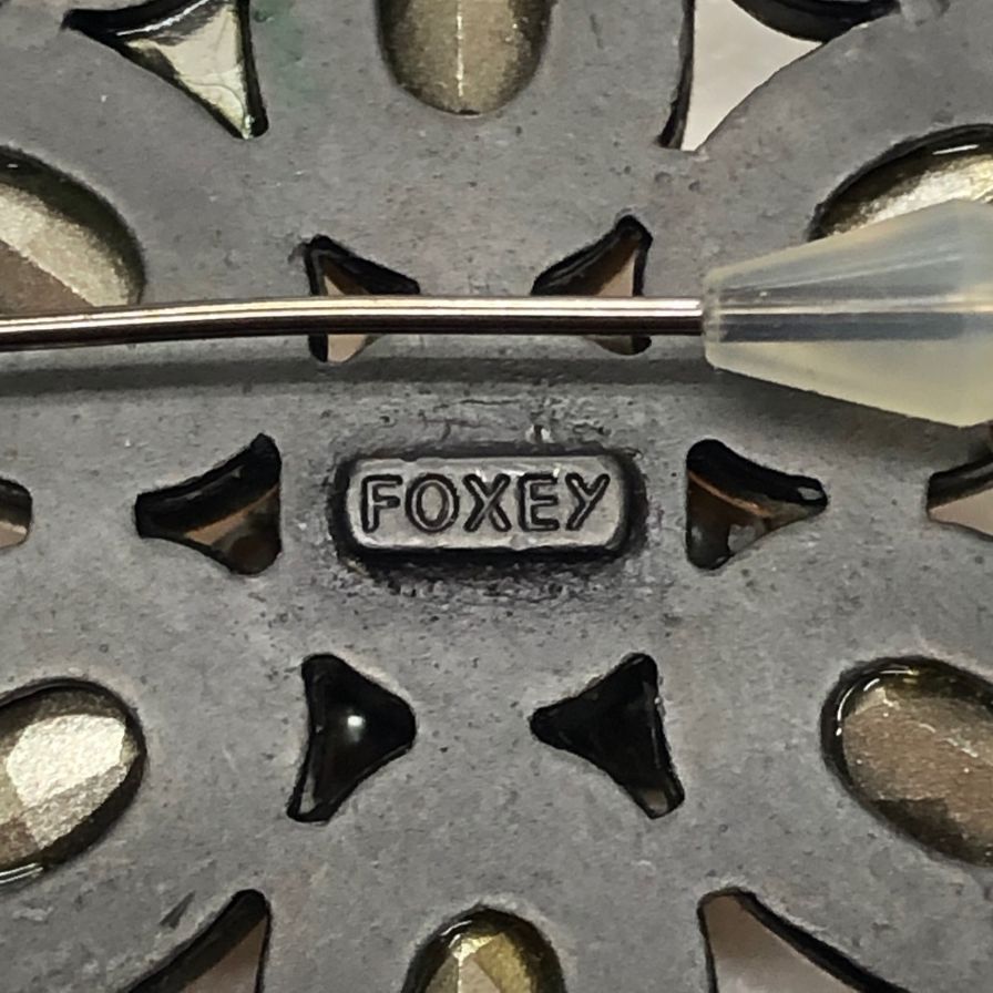 FOXEY フォクシー　FLEUR ラインストーンフラワーブローチ　花 FOXEY フォクシー FLEUR ラインストーンフラワーブローチ 花