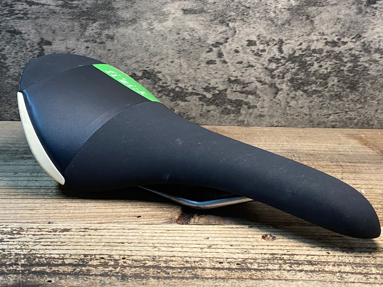 FIZIK 「フィジーク」 ALIANTE R3 サドル ⁄ バイチャリ中目黒店