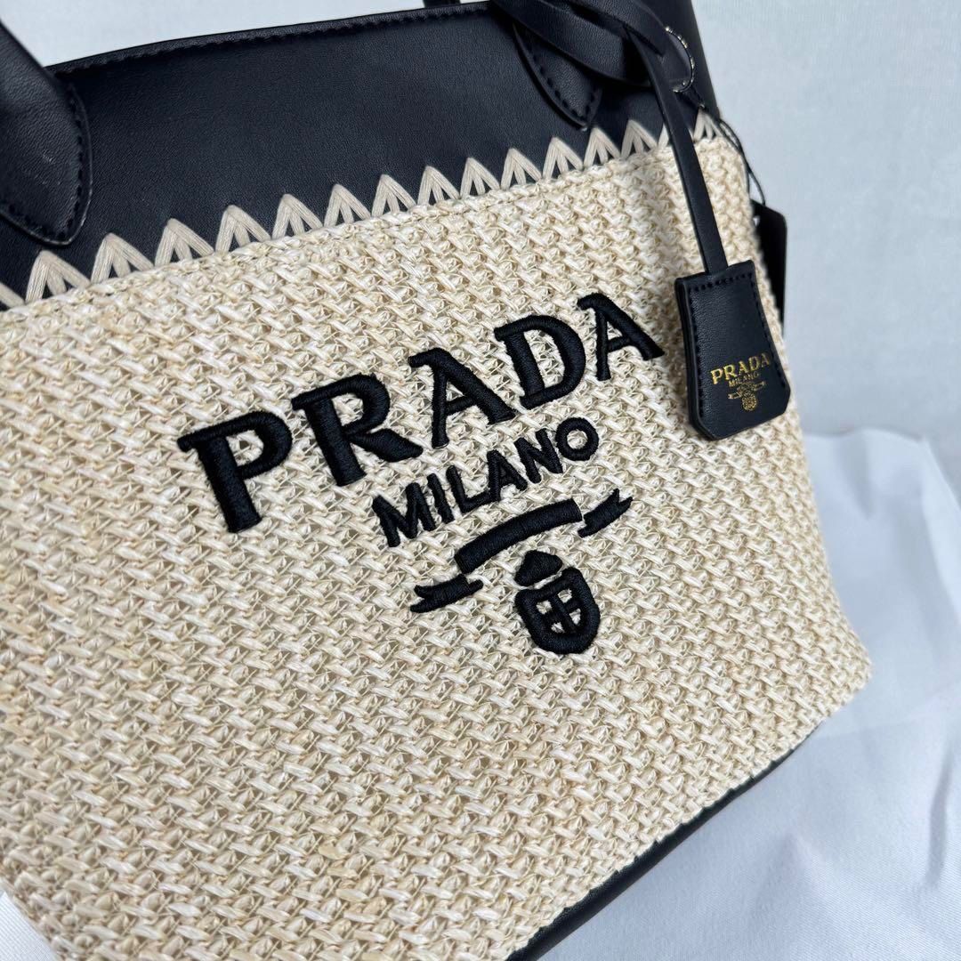 ✨精品PRADA プラダ 刺繍入りウーブンレザー トートバッグ かごバッグ クロスボディバッグ ハンドバッグ トートバッグ ベージュ×ブラック -  メルカリ