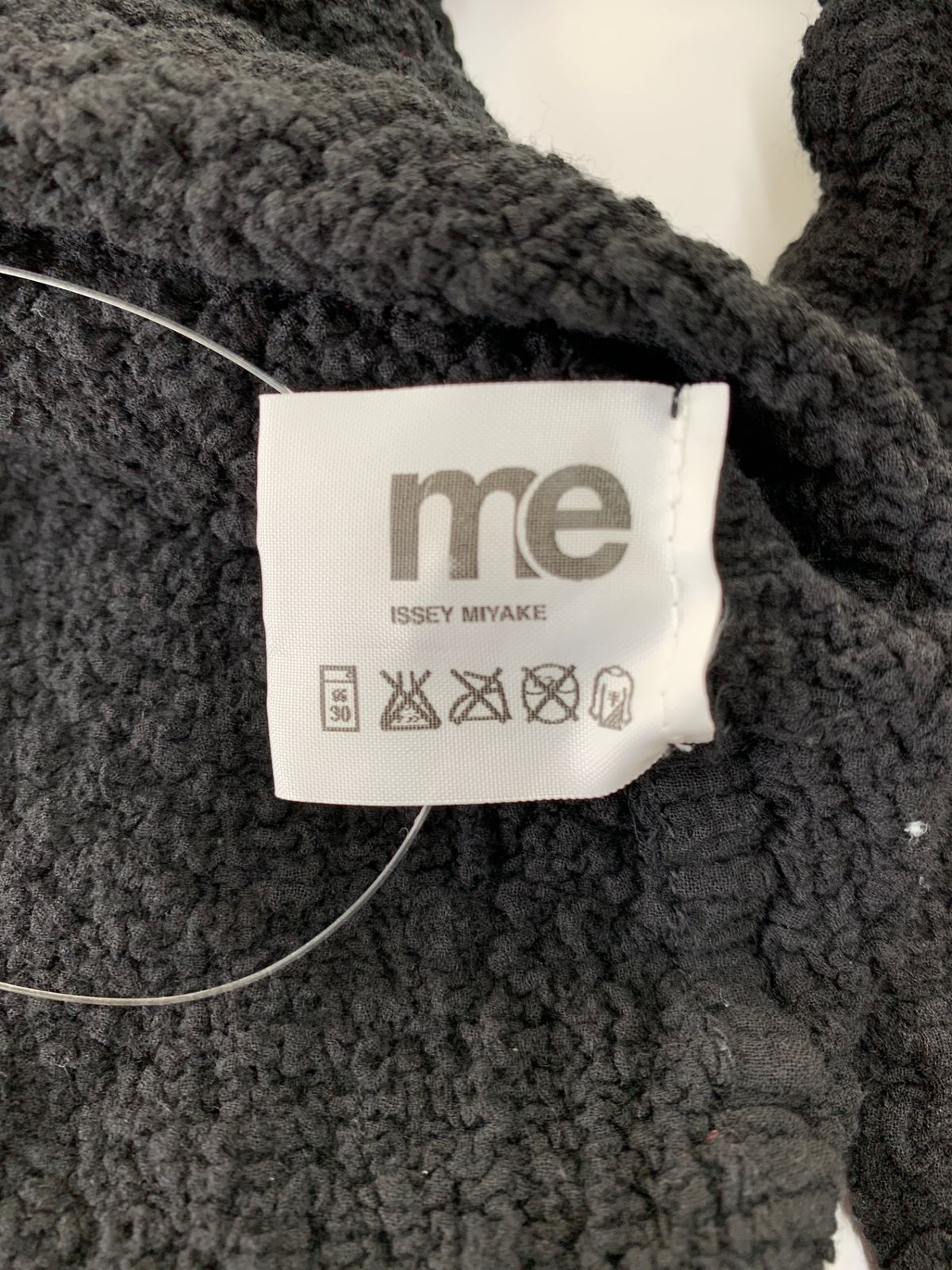 ミーイッセイミヤケ MI34FO009 カーディガン ブラック ちりめん ITLV1QQQK50C ISSEY MIYAKE - ミーイッセイミヤケ MI34FO009 カーディガン