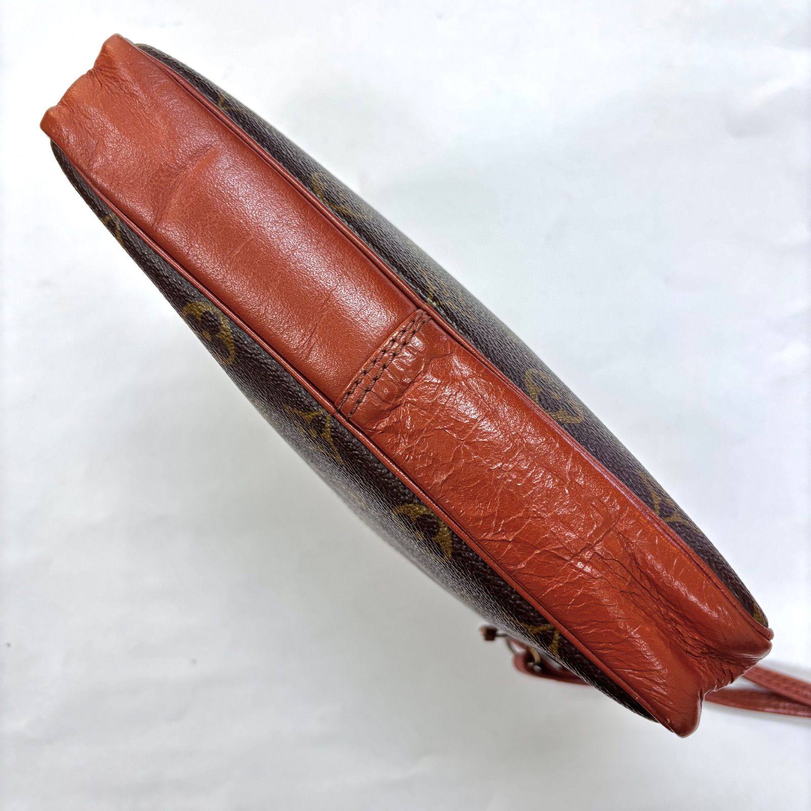 VUITTON ルイ