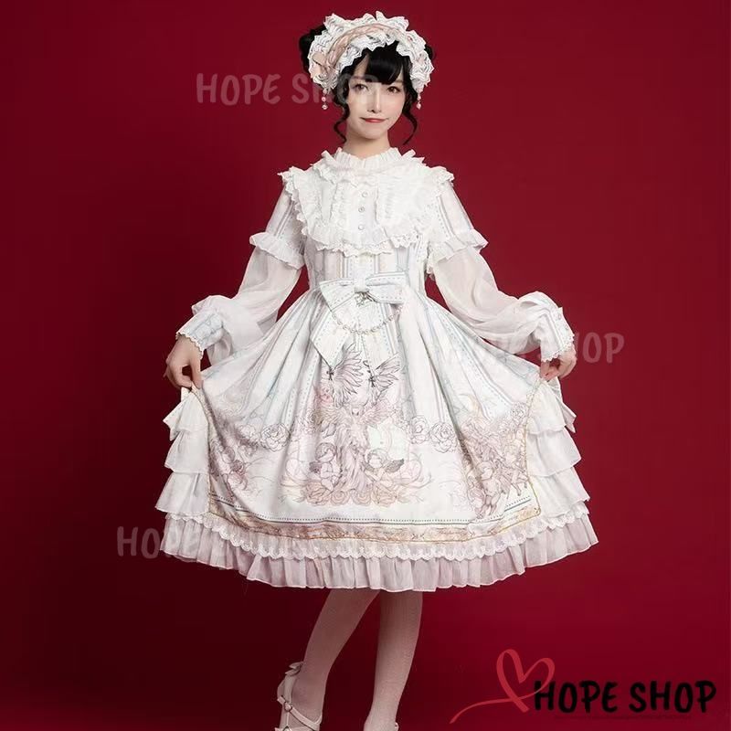 ロリータファッションの華麗なるワンピース