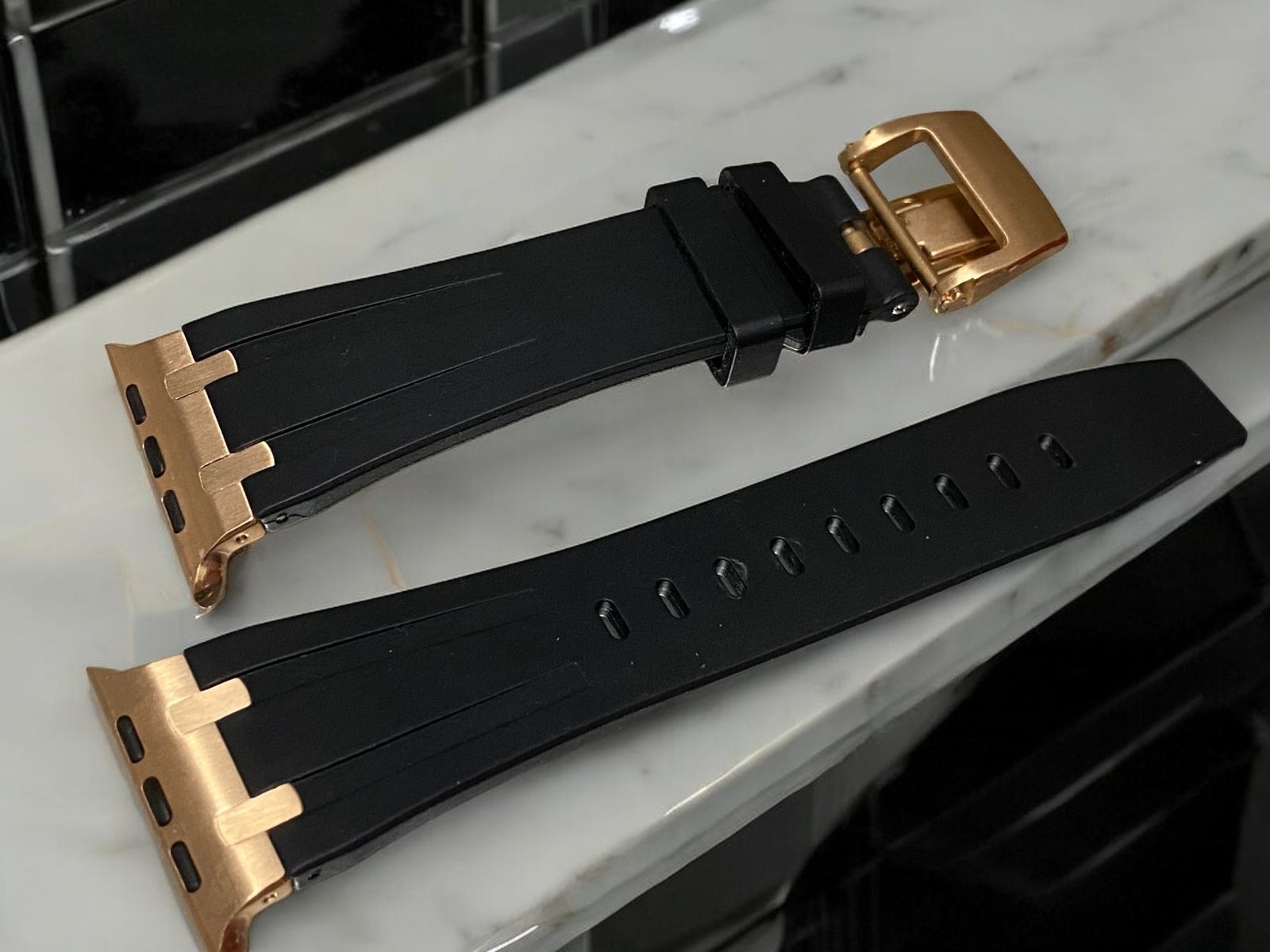 シームレス アップルウォッチ ラバーベルト Apple Watch キラキラ ケース カバー 49mm ウルトラ バンド 35