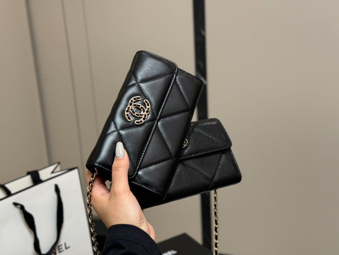 【オトナブルー♢】CHANEL *チェーンウォレット CHANEL シャネル19 チェーンウォレット パープル/GP/SV金具
