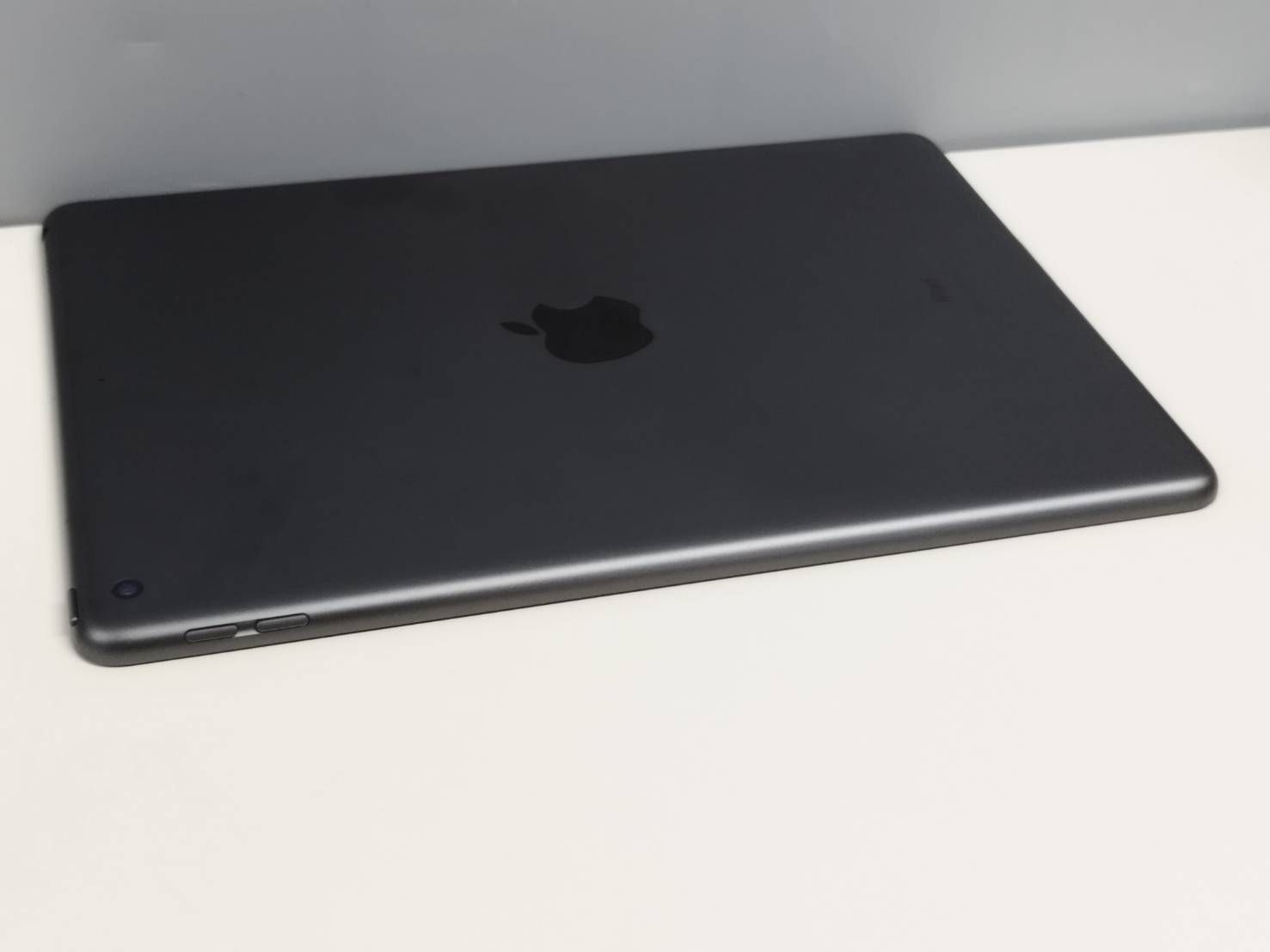 iPad 第9世代 Wi-Fiモデル 64GB スペースグレイ 黒 Amazon.co.jp