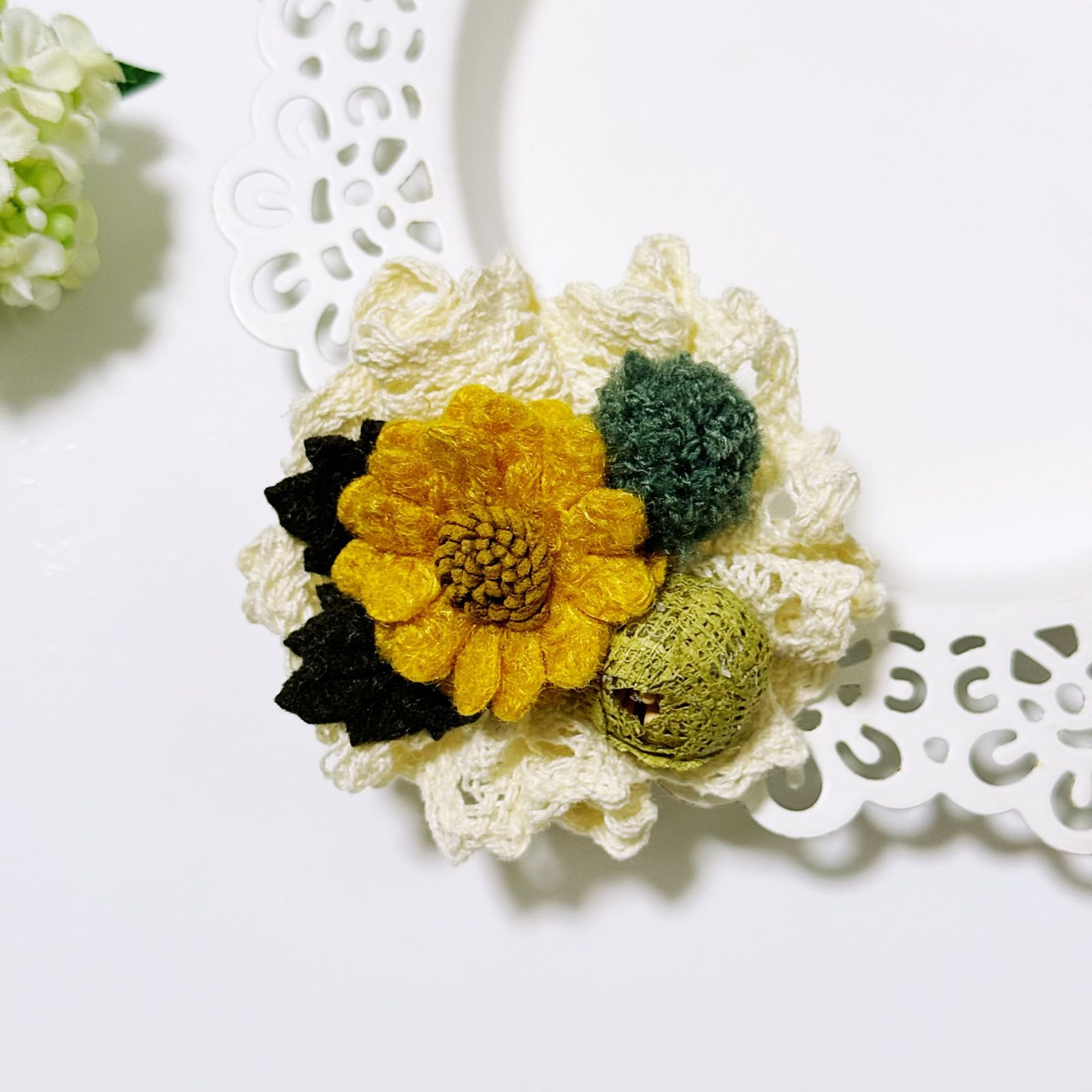 お花とうさぎのヘアゴム ハンドメイド レジン ネックレス ブローチ マグネット お花とうさぎのヘアゴム ハンドメイド レジン ネックレス ブローチ