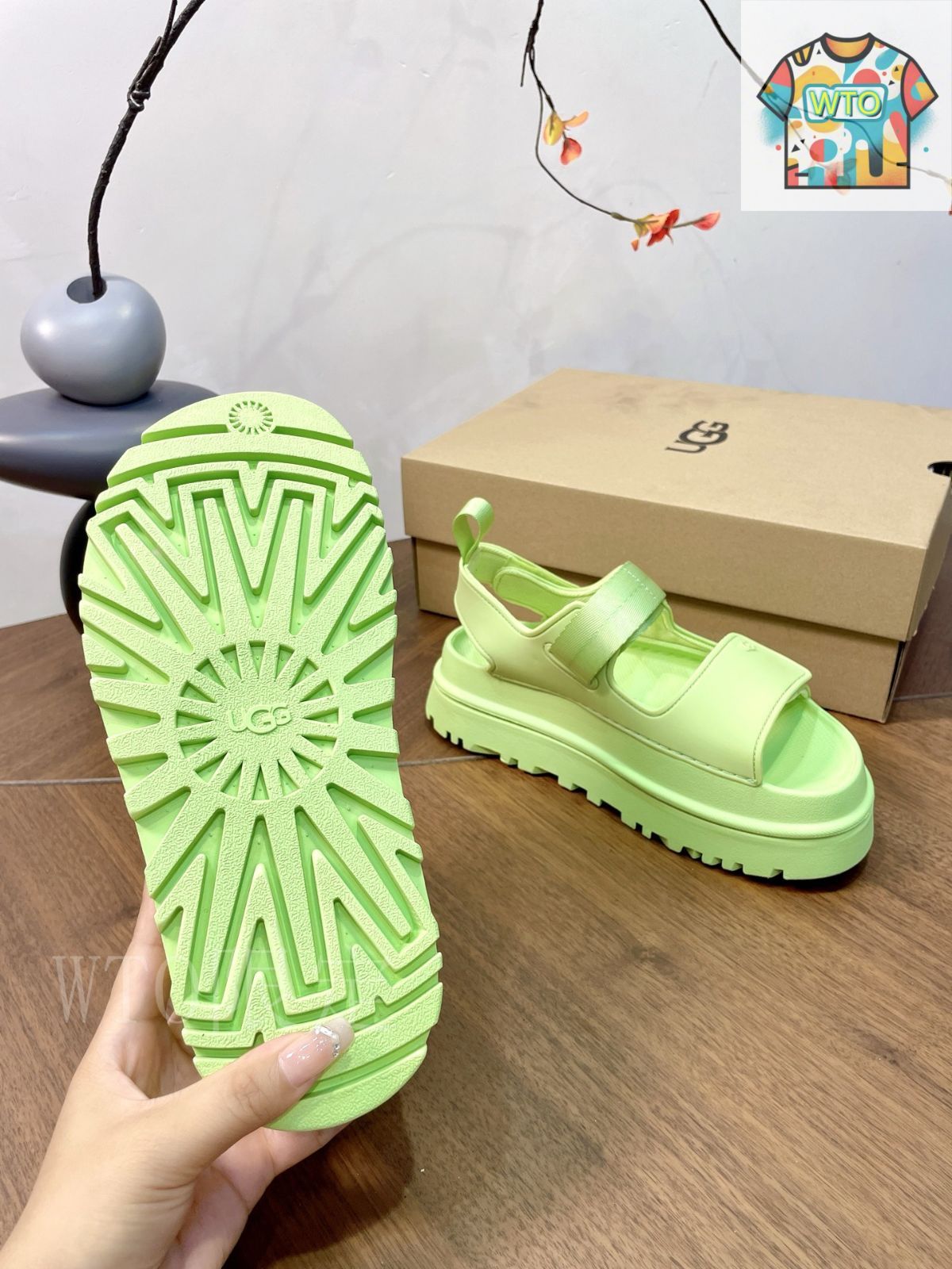 UGG厚底サンダル 魔術テープ付き 36サイズ UGG厚底サンダル 魔術テープ付き アイボリー 36サイズ