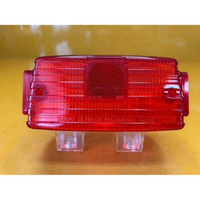スズキ　ランディ　FM50 新品　純正テールレンズ 73667 新品 SUZUKI スズキ バーディ50 バーディー 純正テールランプ