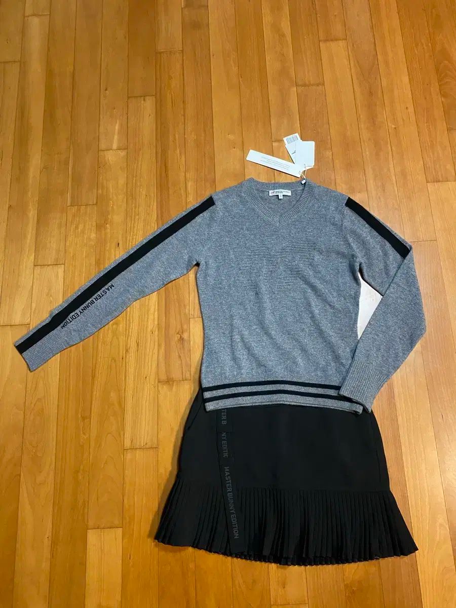 Vネックニット 0