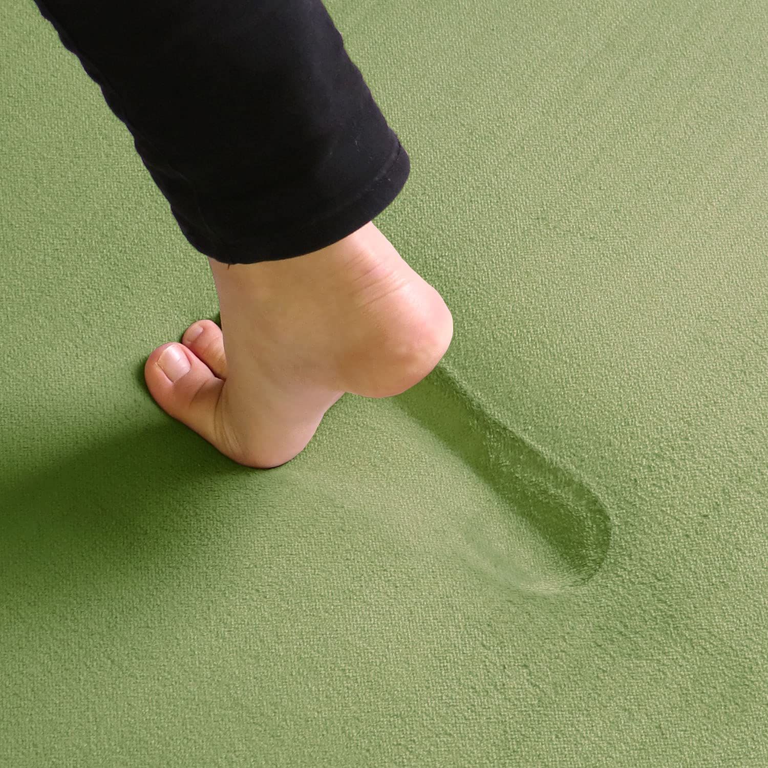 フリーリー ラグ 低反発ラグ 厚25mm 140×200cm 抗菌 防ダニ加工 厚手 ラグマット カーペット オールシーズン 滑り止め付 マイクロファイバー サイズ S無地 グリーン