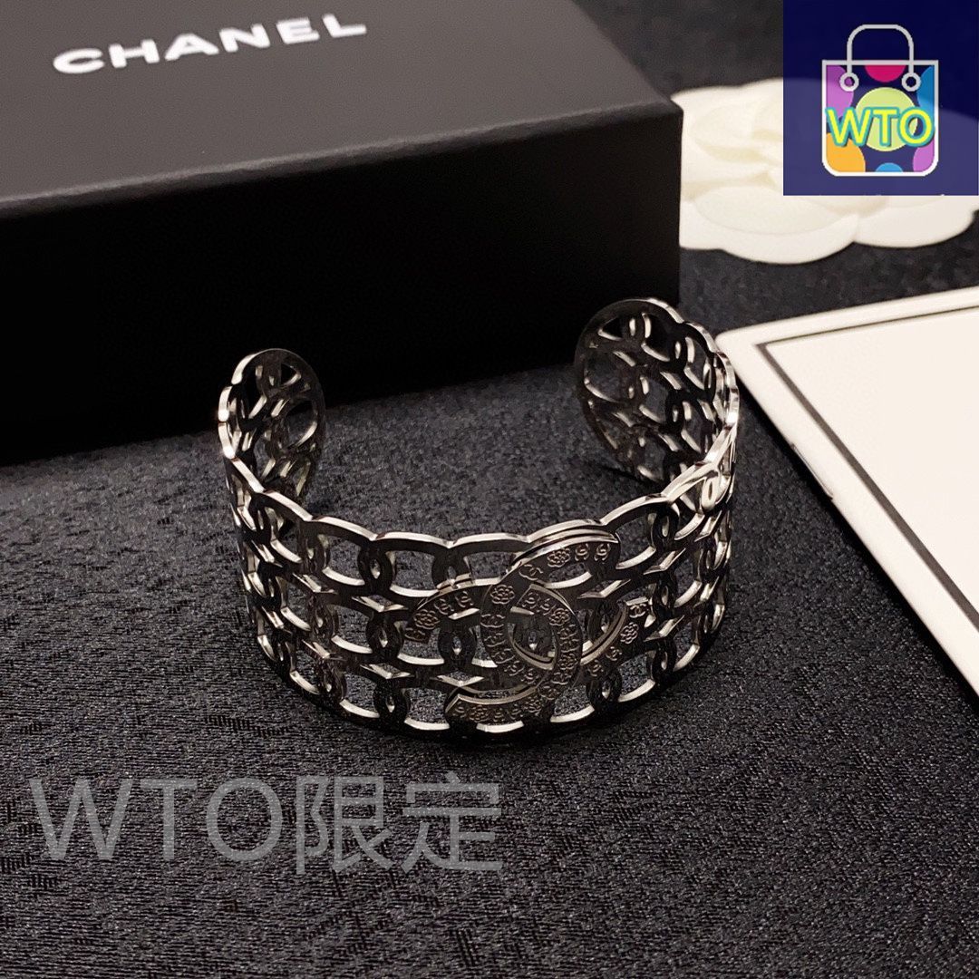 今日WTO】CHANEL シャネル 新モデル ダブル C 透かし編み幅広