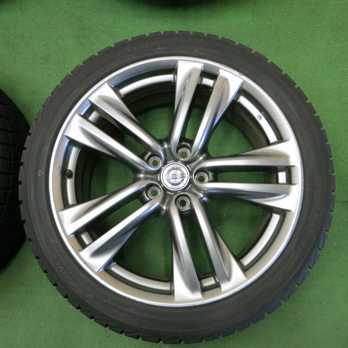 送料無料* バリ溝！8.5分☆日産 Y50 フーガ 純正 245/40R19 