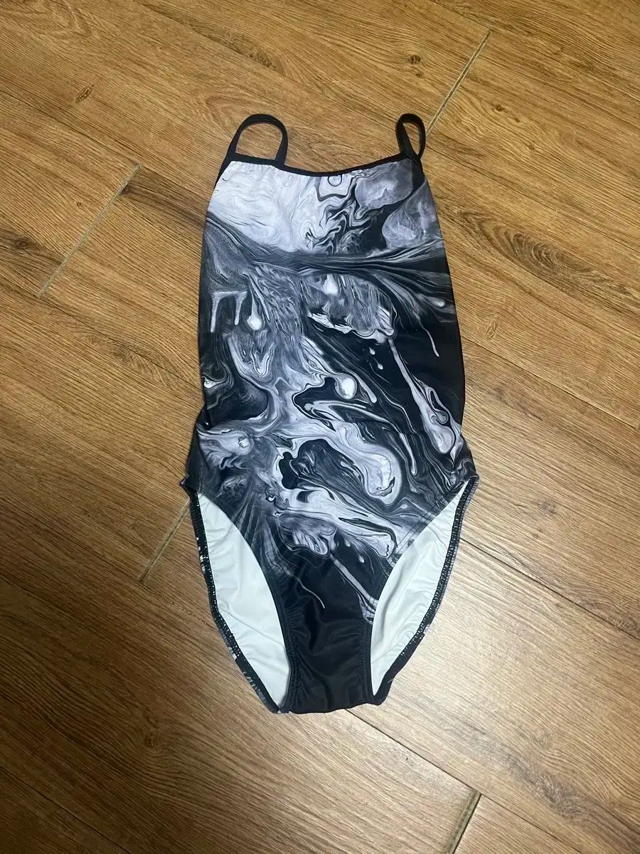 センティ ゴージャス マーベル BK 水着 L