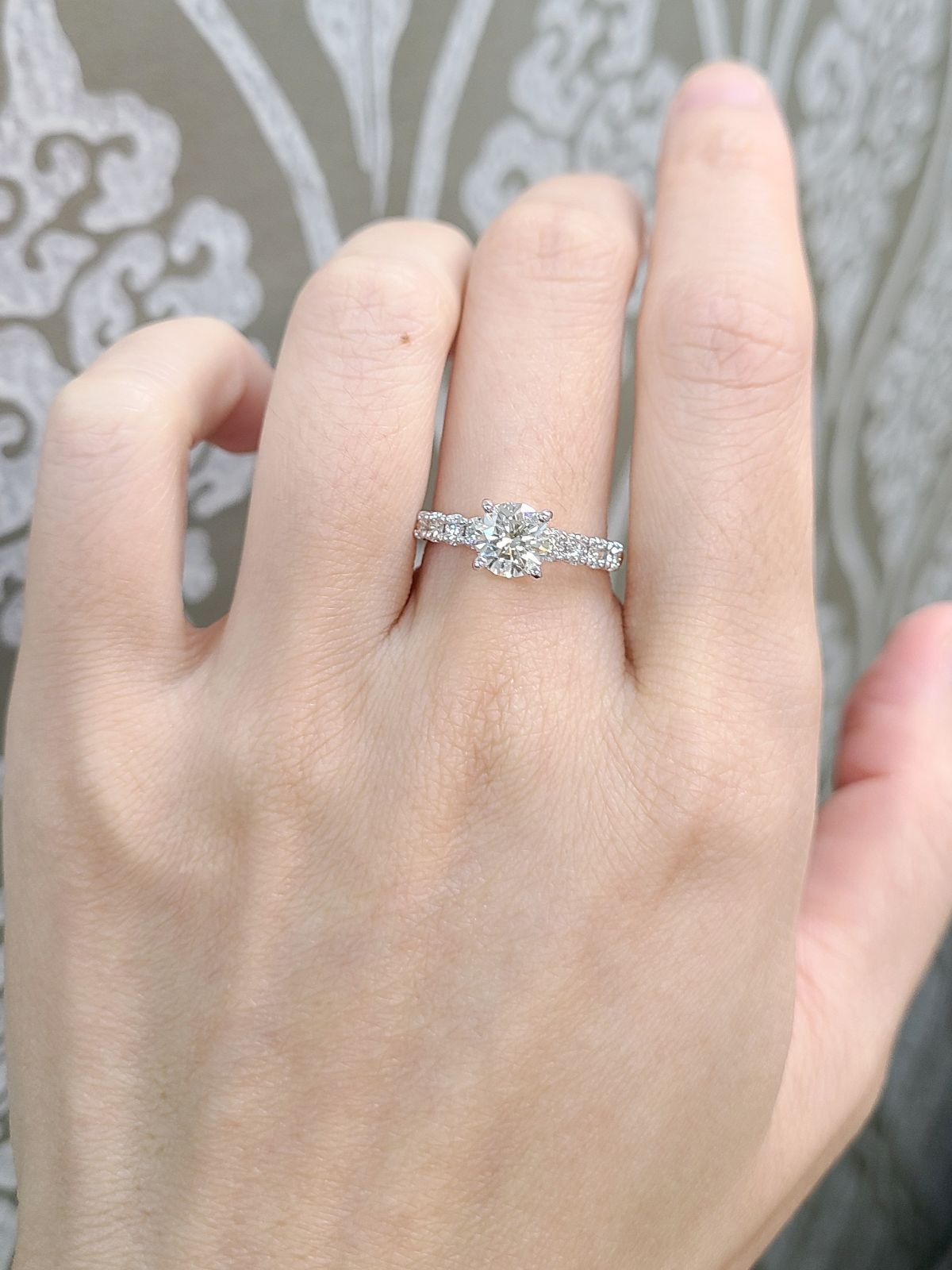 テリ抜群！1ctダイヤモンド VS Very good K18 YGリング 鑑定 - メルカリ