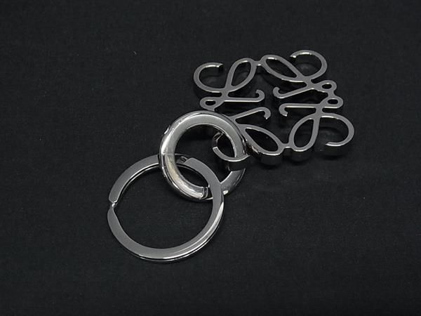 ロエベ アナグラム キーリング キーホルダー バッグチャーム シルバー 未使用品 ロエベ アナグラム キーリング キーホルダー バッグチャーム シルバー