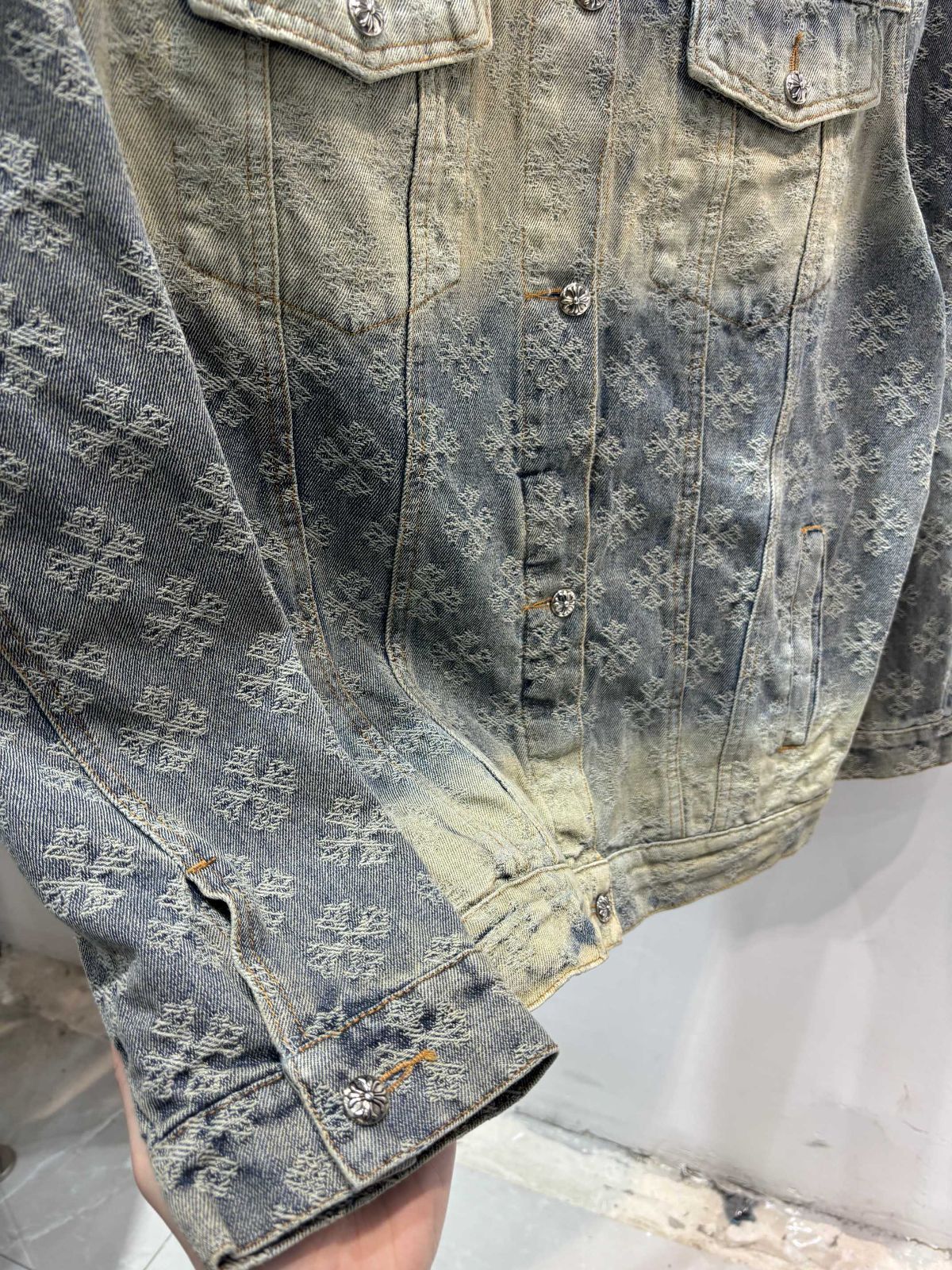 ChromeHearts ロゴ刺繍入りデニムジャケット