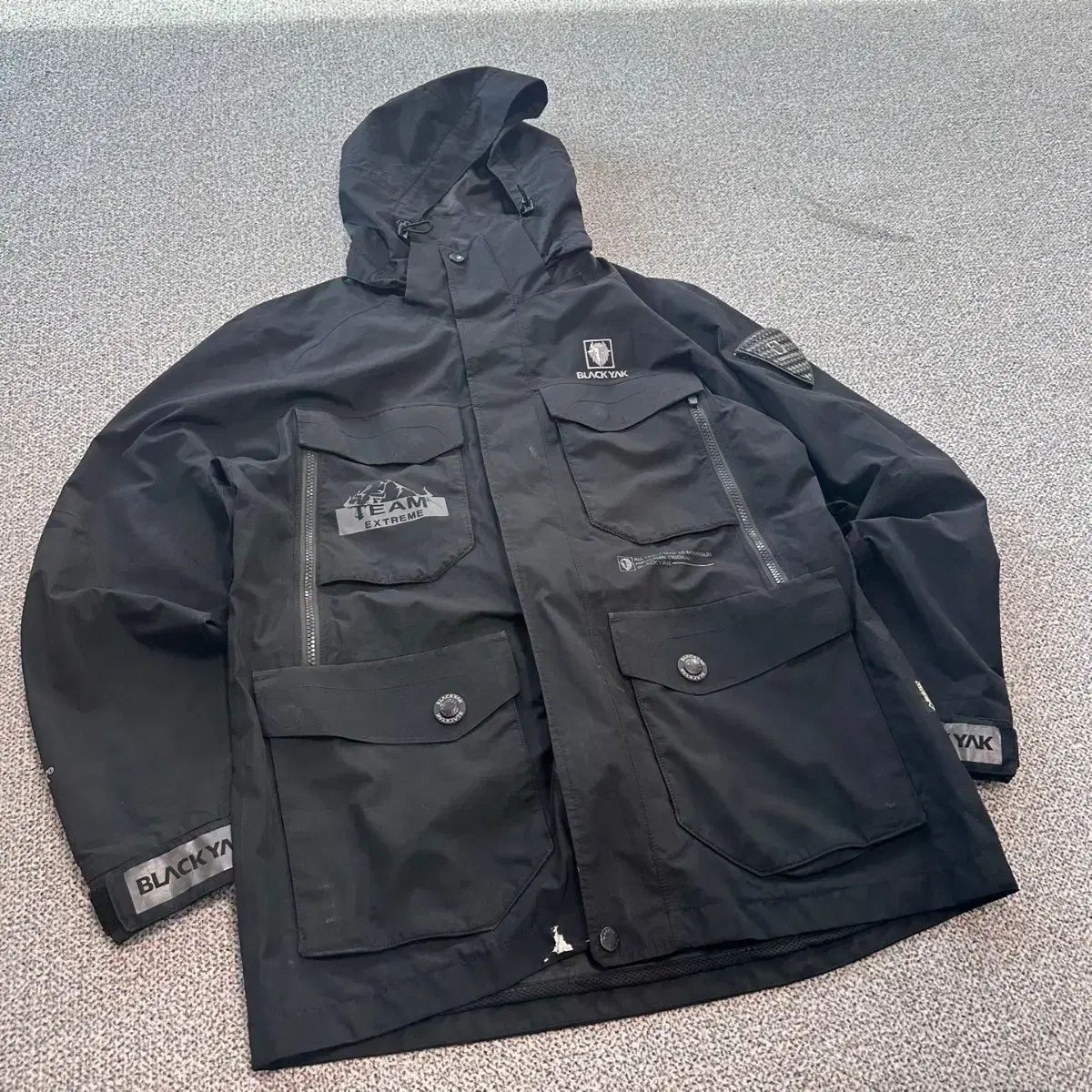 BLACK YAK メンズ コレクション ブラック ダウン アウター BLACK YAK