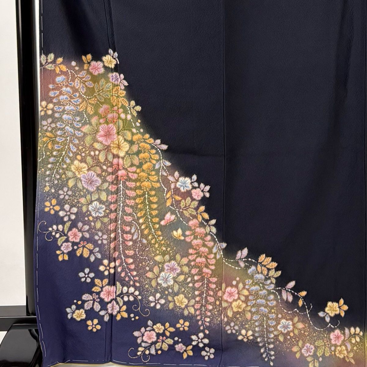 【超目玉枠】 雲 水引 巻物 スワトウ刺繍 付け下げ 菊 d 114a 着物 伝統和模様 着物・浴衣