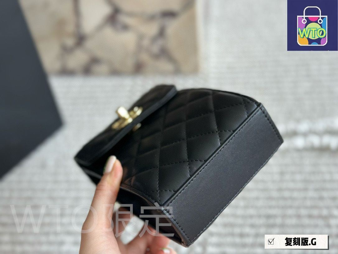 今日WTO】Chanel Early Autumn Phone Pouch 秋のゆったり風