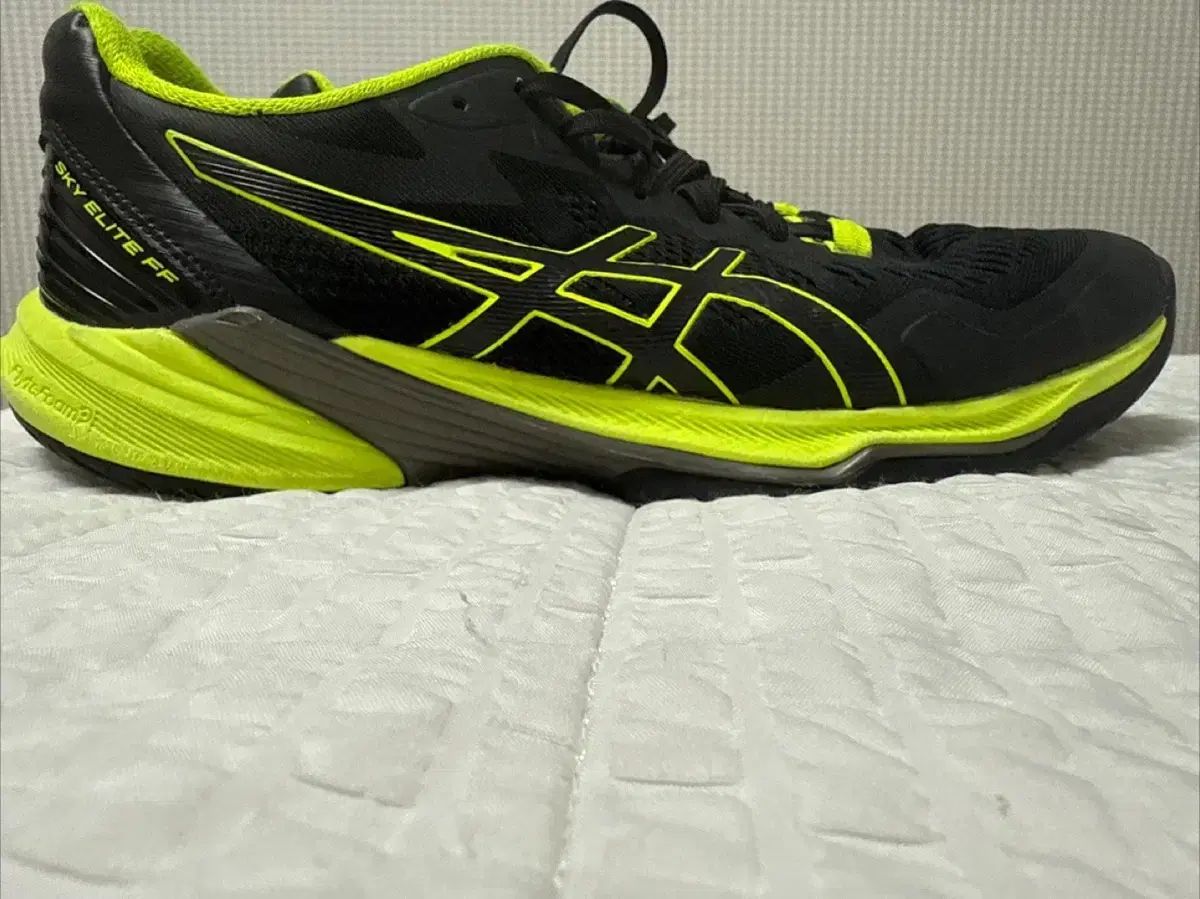 アシックス スカイエリート FF 2 ブラック 蛍光 バレーボールシューズ 280