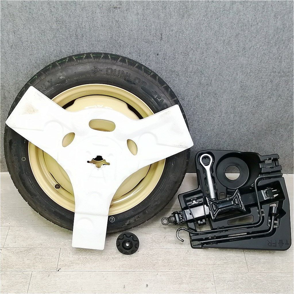 プリウス ZVW30 スペアタイヤ+工具セット T135/80D16 - メルカリ