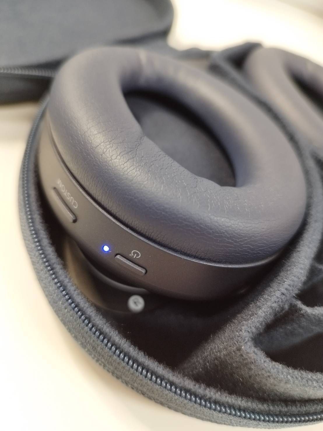 【限定色】SONY WH-1000XM4 ヘッドセット ネイビー 台数・期間限定カラー「WH-1000XM4」（ミッドナイトブルー）は