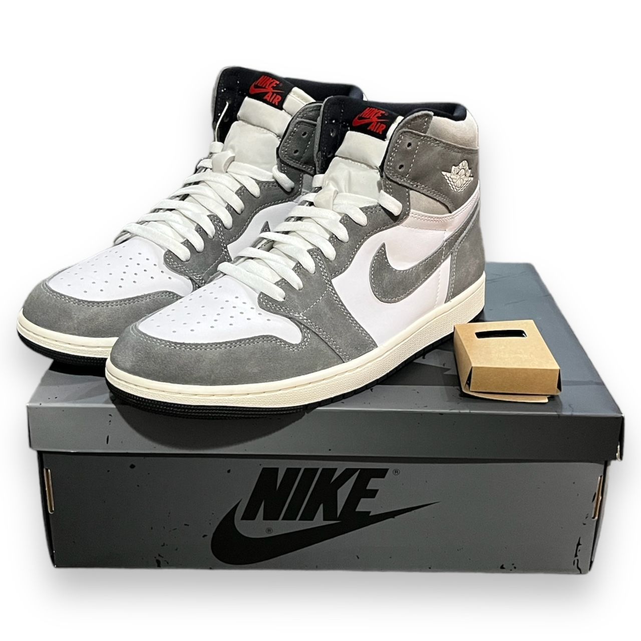 新品 NIKE AIR JORDAN 1 RETRO HIGH OG BLACK/FIRE RED-LIGHT SMOKE GREY-SAIL ナイキ  エアジョーダン 1 レトロ ハイ スニーカー DZ5485-051 30cm　64442A