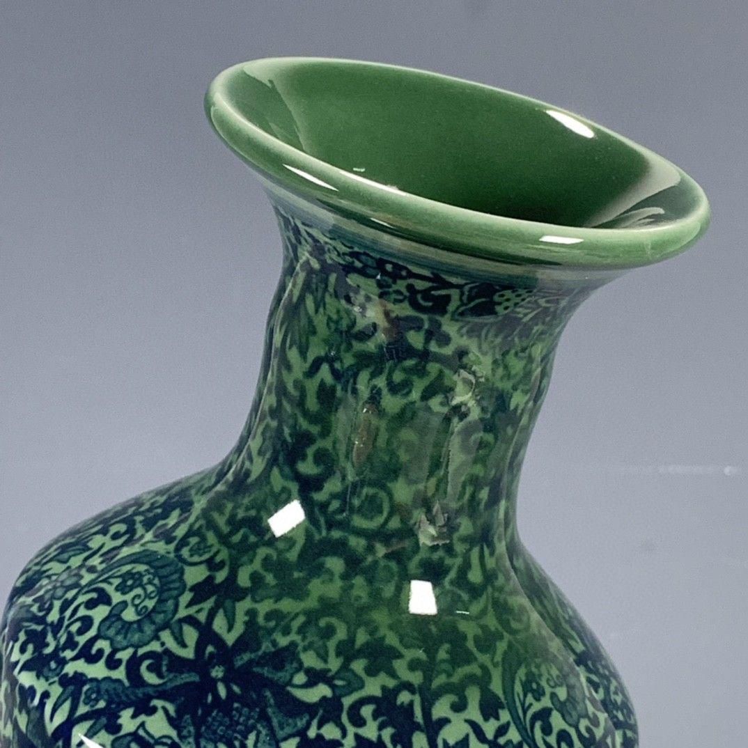 大清雍正天藍釉玉壺春瓶  景徳鎮 陶磁器 装飾品 工芸品 美術品 置物 大清雍正天藍釉玉壺春瓶 景徳鎮 陶磁器 装飾品 工芸品 美術品 置物