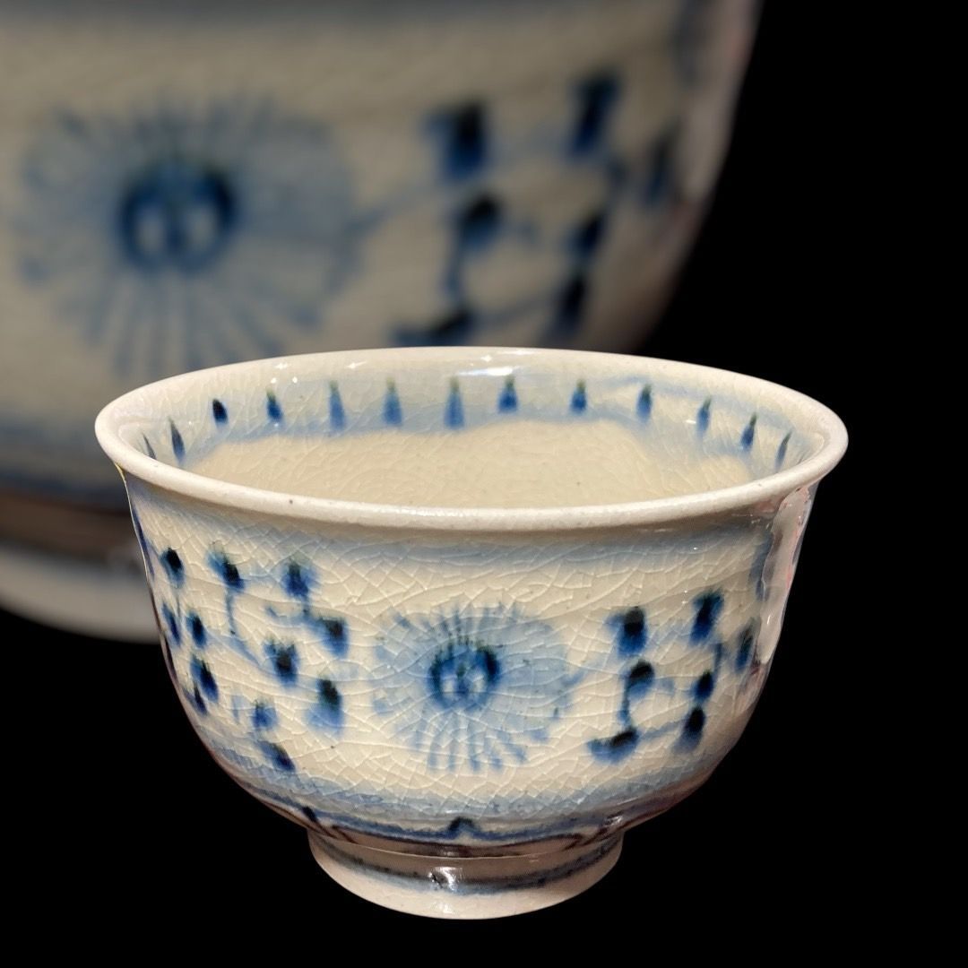 碗■古い染付平茶碗 唐草文 安南 お茶道具 古玩 唐物 中国 時代物 骨董品■ Yahoo!オークション - 【骨董・茶道具】 古い 安南焼 古安南 染