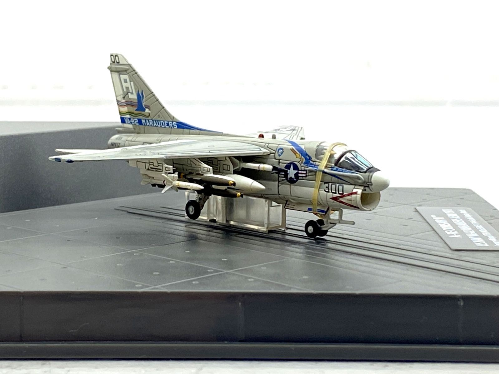 盛岡45-0003】センチュリーウィングス/A-1E コルセアⅡ 1/144