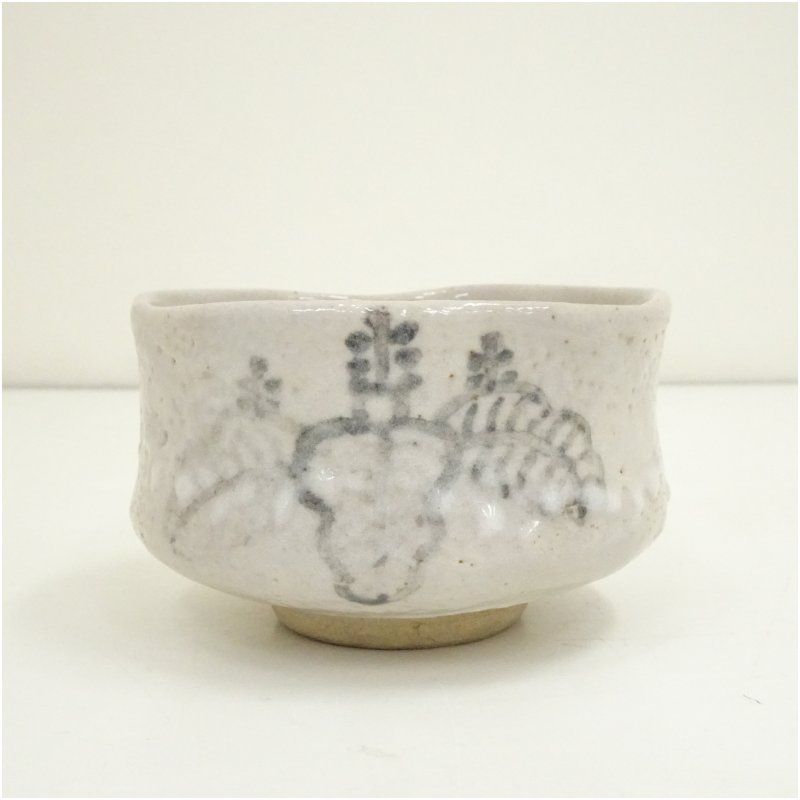 【匿名発送】志野焼　茶碗　作者不明　骨董品　食器　アンティーク　ヴィンテージ 志野焼風抹茶碗 沓型 グレー 日本製 茶道具